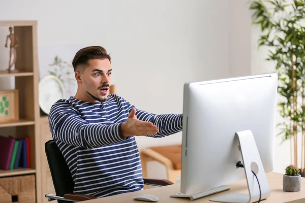 Emotional Young Man Losing Computer Game Home — Stock Photo, Image