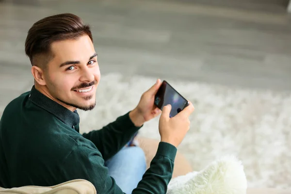 Young Man Playing Game Smartphone Home — Stock Photo, Image
