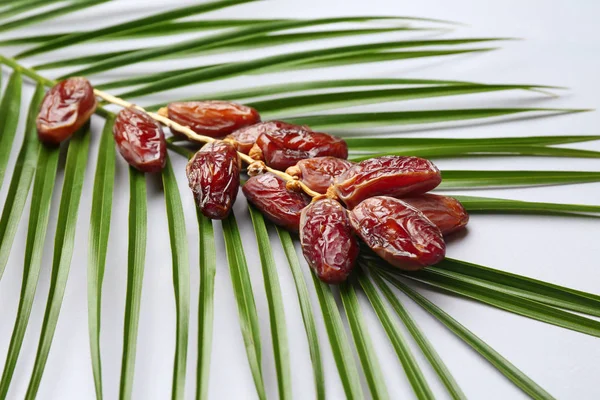 Sweet Dried Dates Palm Leaf White Background — Stock Photo, Image