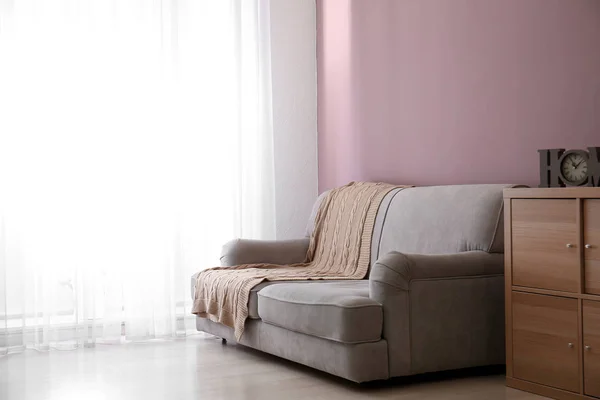 客室には快適なソファのインテリア — ストック写真