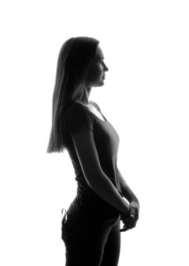 Beyaz arka plan üzerinde genç kadın silüeti