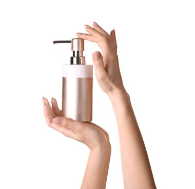 Beyaz zemin üzerine sıvı sabun ile eller