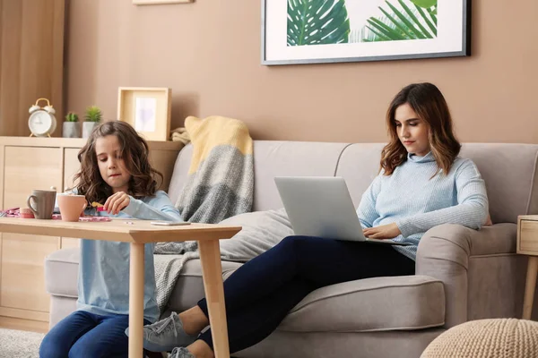 Busy Mother Daughter Working Home — Stock Photo, Image