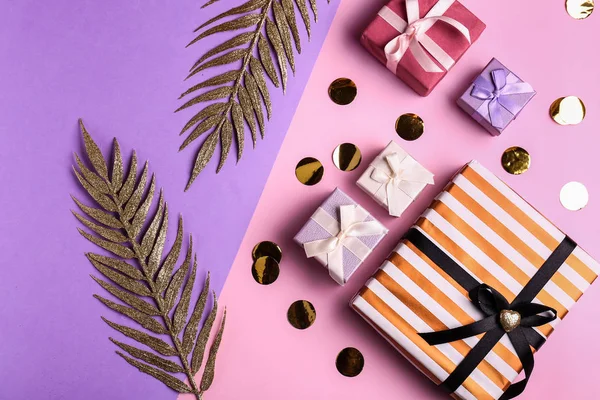 Komposition Mit Schönen Geschenkboxen Auf Farbigem Hintergrund — Stockfoto