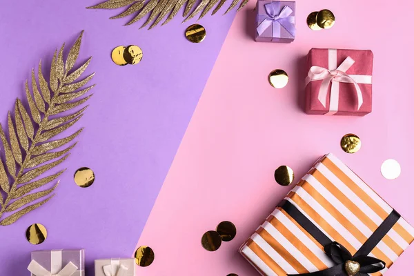 Komposition Mit Schönen Geschenkboxen Auf Farbigem Hintergrund — Stockfoto