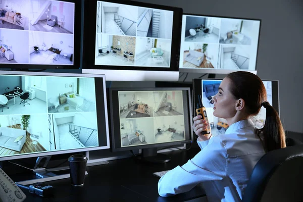 Security Guard Monitoring Modern Cctv Cameras Surveillance Room — Stock Photo, Image