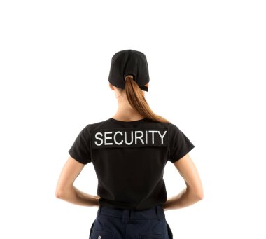 Kadın güvenlik görevlisi beyaz arka planda, arkadan görünüm