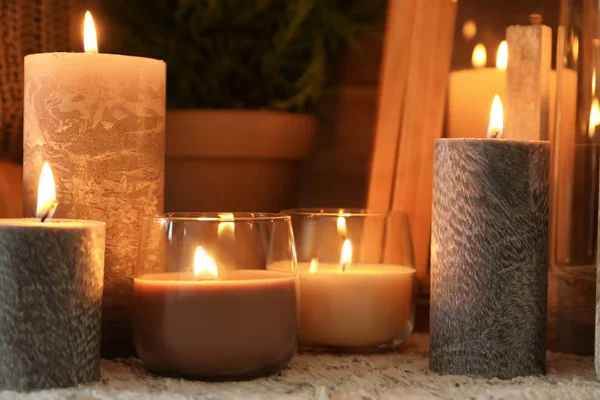Mooie Brandende Kaarsen Vloer Kamer — Stockfoto