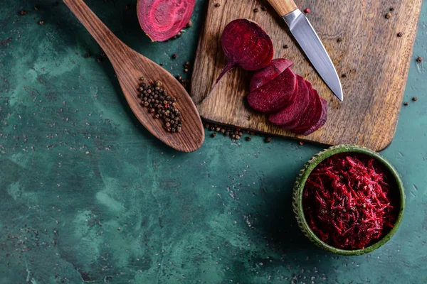 Yeşil tablo lezzetli fermente pancar