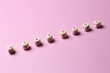 Word küpler renk arka plan üzerinde oluşan Mortgage