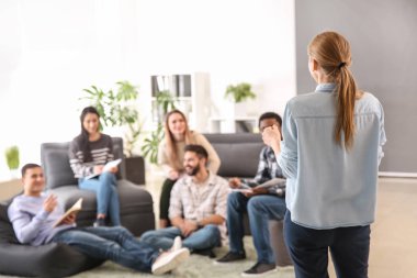 Bir grup insan, Nlp eğitimi