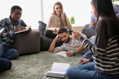 Bir grup insan, Nlp eğitimi