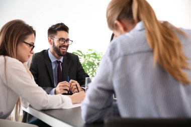 Bir grup insan, Nlp eğitimi