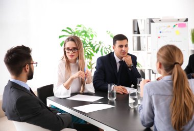 Bir grup insan, Nlp eğitimi