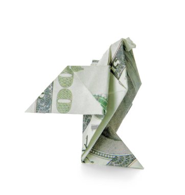 Beyaz arka planda dolar banknotundan yapılmış Origami kuşu