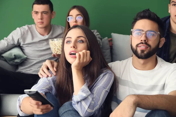 Friends Watching Eating Popcorn Home — Stock Photo, Image
