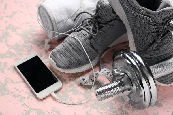 Buty Sprzęt Sportowy Telefon Komórkowy Kolor Tła — Zdjęcie stockowe