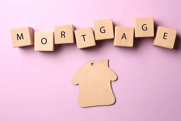 Figura Casa Cubos Formando Palabra Mortgage Sobre Fondo Color —  Fotos de Stock