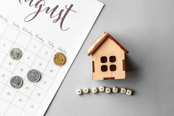 Figura Casa Calendario Palabra Mortgage Sobre Fondo Gris —  Fotos de Stock