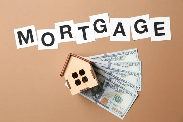 Figura Casa Dinero Palabra Mortgage Sobre Fondo Color — Foto de Stock