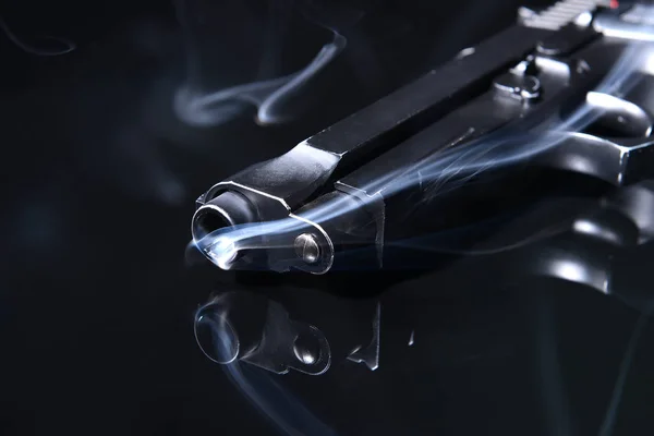 Smoking Gun Dark Background — Stock Photo, Image