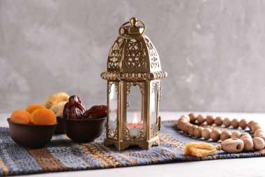 Tespih ve Kuruyemiş tablo ile Müslüman fener