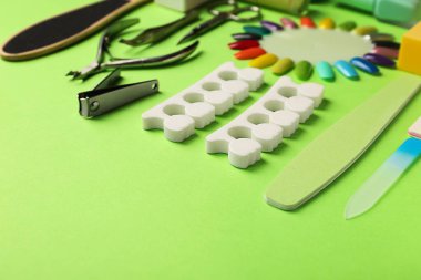 Pedikür için profesyonel araçlar renk arka plan ayarla
