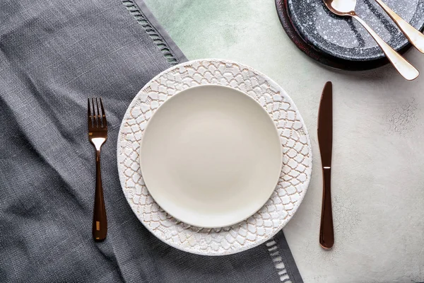 Stylish Plates Cutlery Light Background — Stock Photo, Image