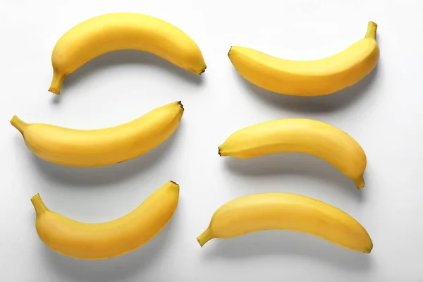 Вкусные Свежие Бананы Белом Фоне — стоковое фото