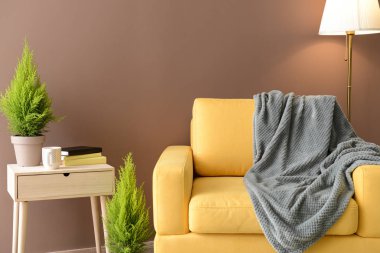 Rahat koltuklu bir oda.