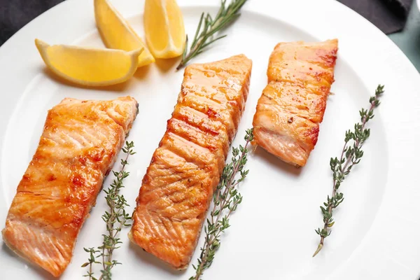 Stukken Van Lekkere Gegrilde Zalm Plaat — Stockfoto