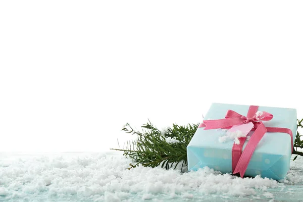 Presente Natal Neve Contra Fundo Branco — Fotografia de Stock