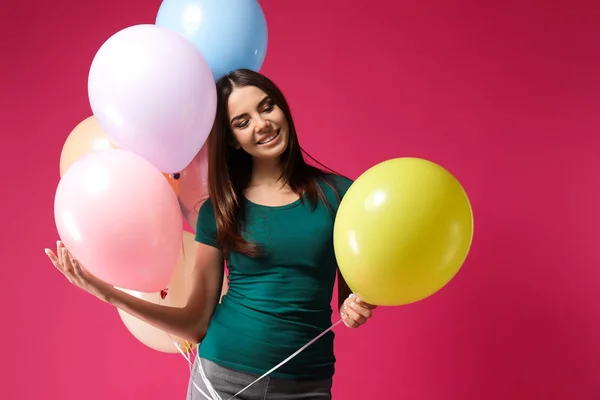 Hermosa Mujer Joven Con Globos Fondo Color —  Fotos de Stock