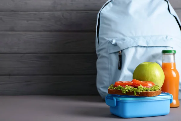 Bolsa Escuela Lonchera Con Comida Sabrosa Mesa — Foto de Stock