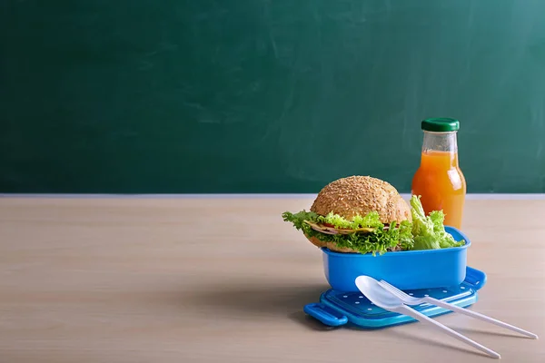 Νόστιμο Σχολικό Μεσημεριανό Γεύμα Στο Τραπέζι — Φωτογραφία Αρχείου