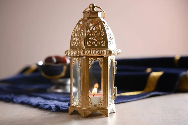 Мусульманская Лампа Символ Рамадана Столе — стоковое фото