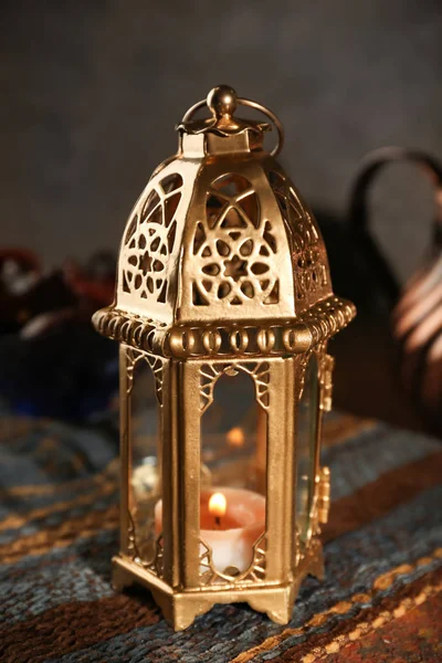 Lampe Musulmane Comme Symbole Ramadan Sur Table — Photo