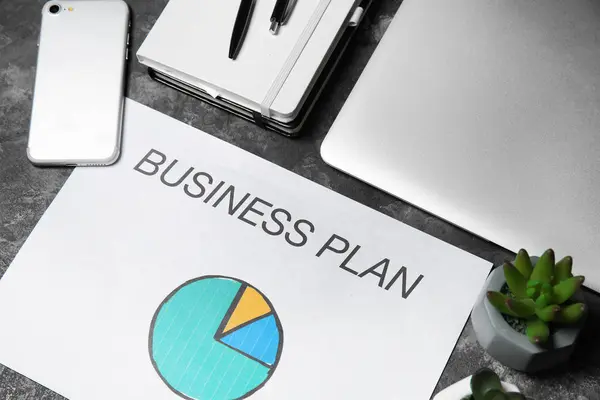 Vel Papier Met Tekst Business Plan Laptop Mobiele Telefoon Briefpapier — Stockfoto