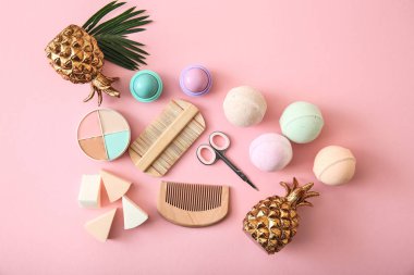 Kozmetik aksesuarları ile renk arka plan ayarla