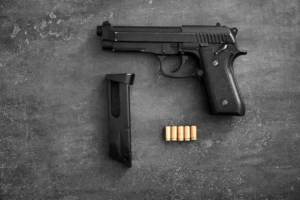 Pistol Bullets Magazine Wooden Background — Stock Photo, Image