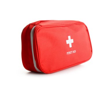 Beyaz arkaplanda ilk yardım çantası