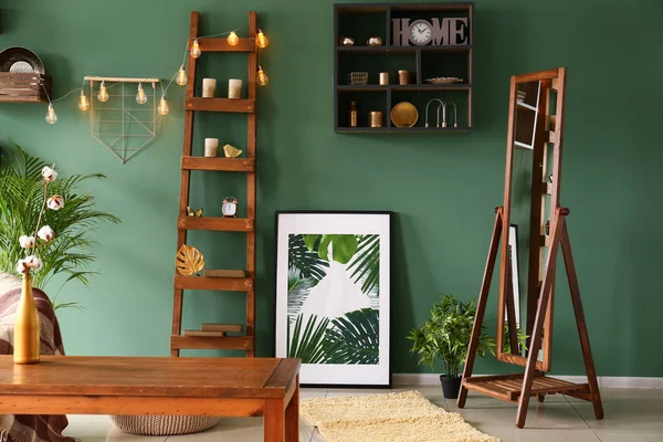 Interieur Eines Schönen Modernen Zimmers Mit Grüner Wand — Stockfoto