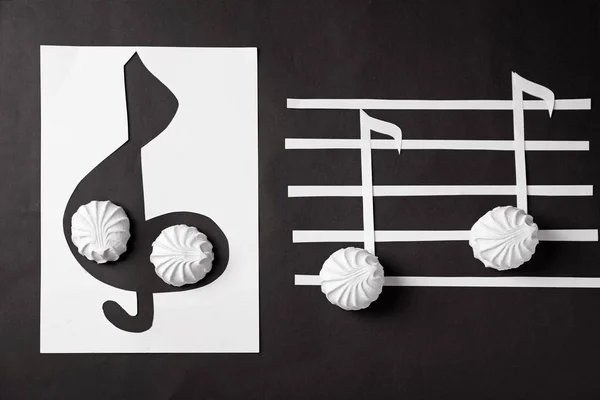 Σύνθεση Μουσικές Νότες Βιολί Clef Και Ζέφυρος Σκούρο Φόντο — Φωτογραφία Αρχείου