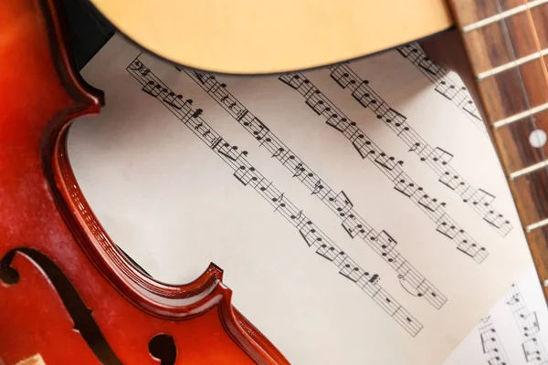 Guitar Violin Music Sheets Table Closeup — Stock Photo, Image