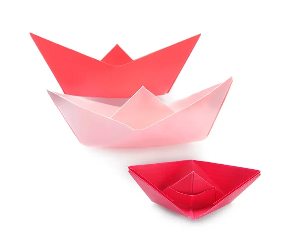 Barcos Origami Vermelho Coral Fundo Branco — Fotografia de Stock