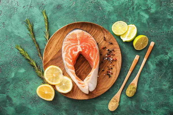 Composition Raw Salmon Steak Color Background — Stock Photo, Image