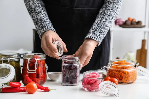 Woman Preparing Beetroot Fermentation Table Kitchen — Stock Photo, Image