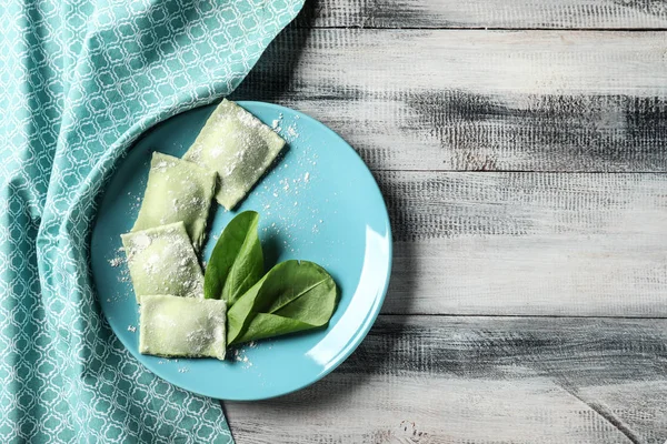 Plate Uncooked Ravioli Spinach Wooden Table — Stock Photo, Image