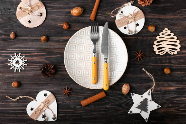 Schöne Weihnachtliche Tischdekoration Auf Holzgrund — Stockfoto