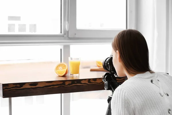 Young Woman Taking Picture Juice Professional Studio — Stock Photo, Image